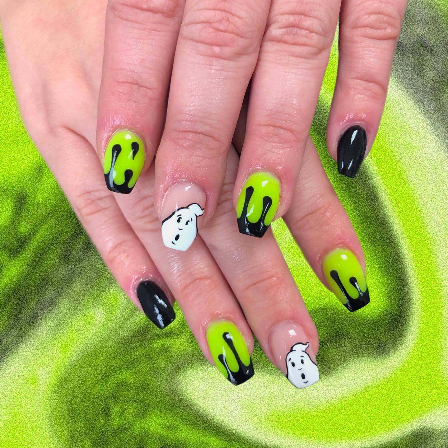 Autumn manicure for Halloween 2024: spooky ideas that will make your blood run cold. Photo