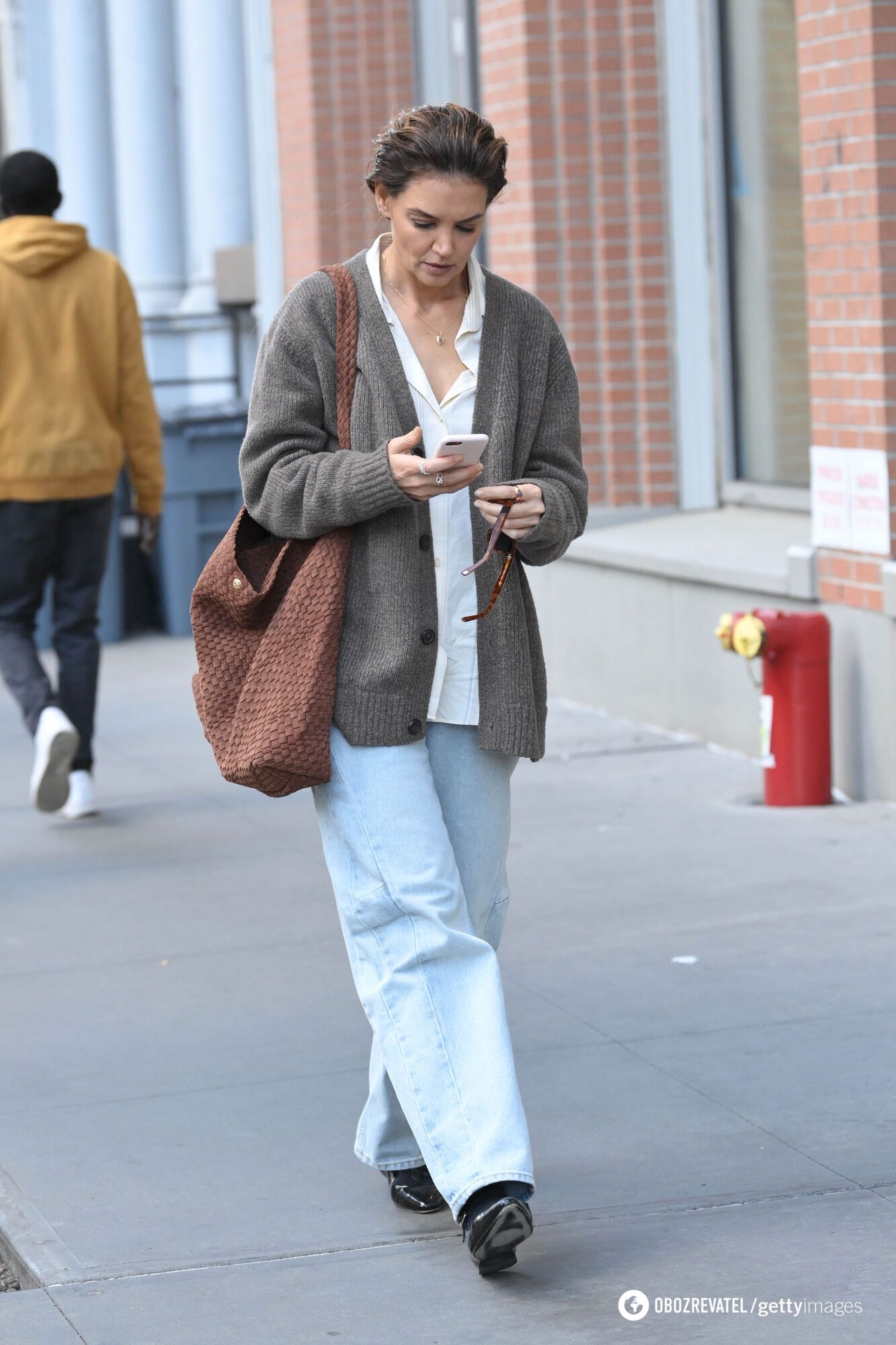 Katie Holmes delighted fans with trendy oversized cardigan: how to replicate the look