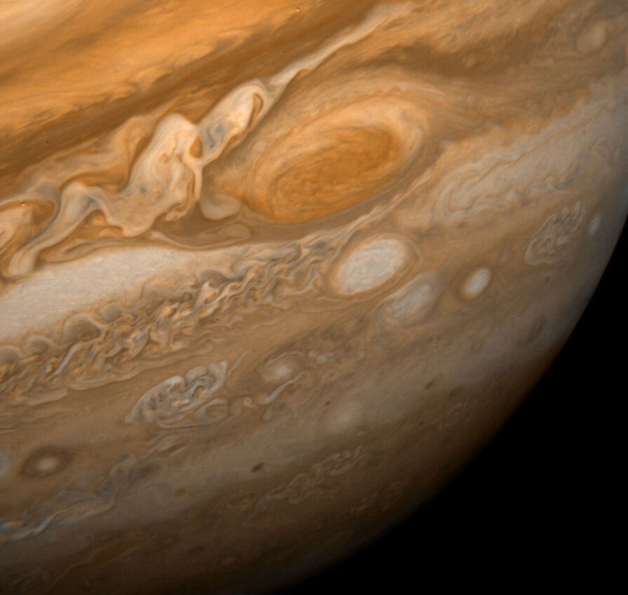 Hubble detects ''wiggling'' of the Great Red Spot on Jupiter: what is this formation that is larger than the Earth