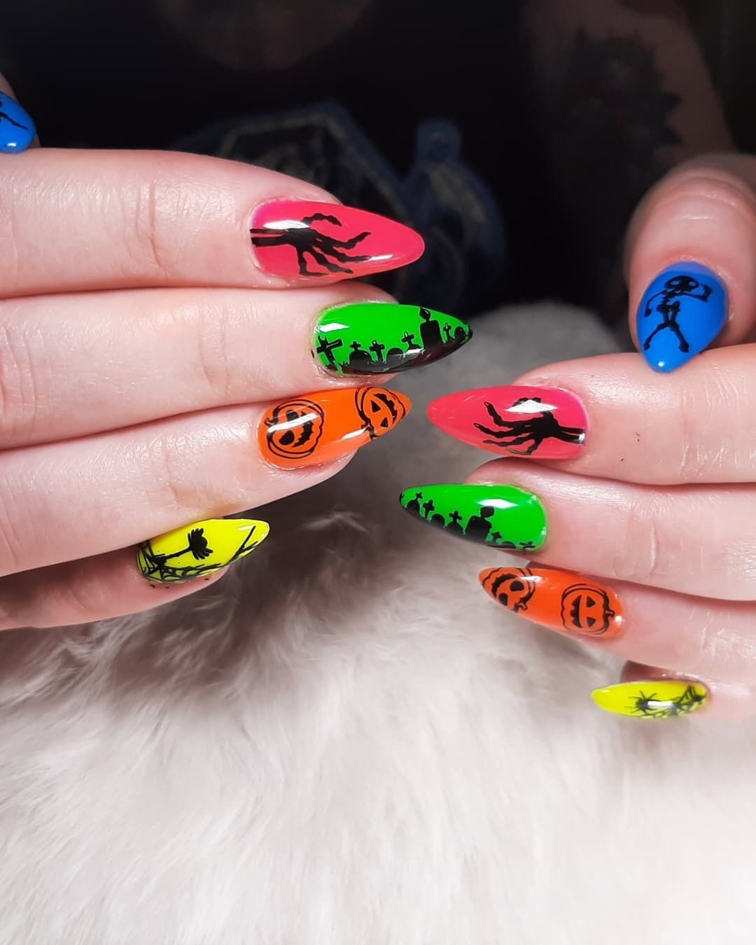 Jesienny manicure na Halloween 2024: upiorne pomysły, które zmrożą krew w żyłach. Zdjęcie