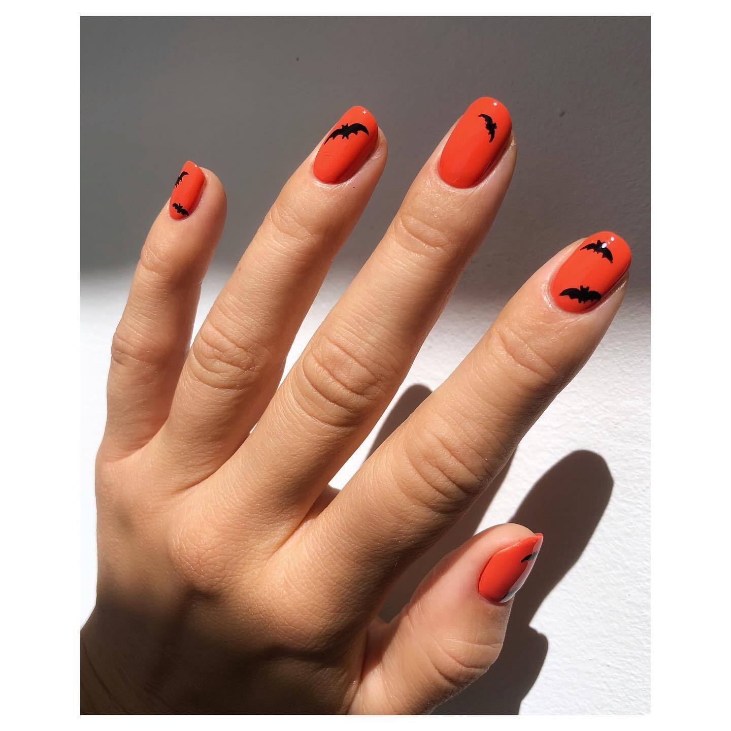 Autumn manicure for Halloween 2024: spooky ideas that will make your blood run cold. Photo