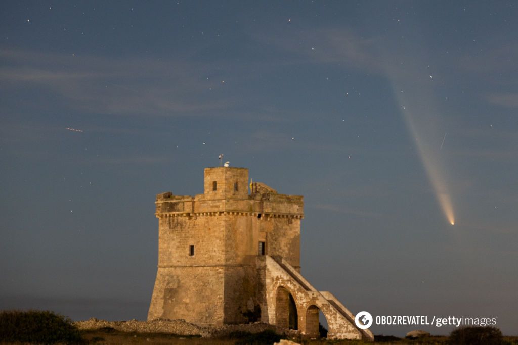 Supermoon to merge with the brightest comet in 13 years: Earth's inhabitants will see a unique spectacle