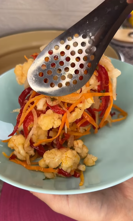 Vitamin cauliflower and carrot salad for the winter: how to make a conservation