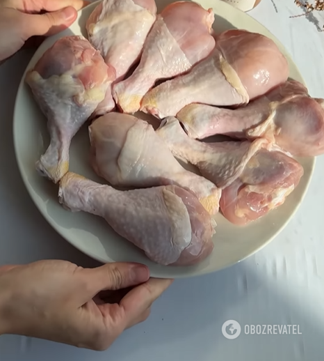 Juicy and tender chicken drumsticks for lunch: how to cook diet meat properly