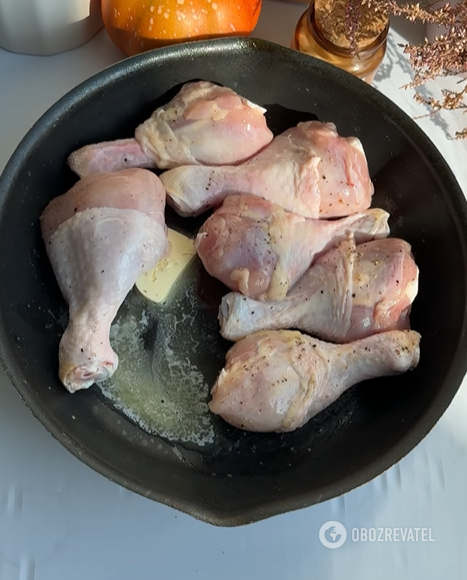 Juicy and tender chicken drumsticks for lunch: how to cook diet meat properly