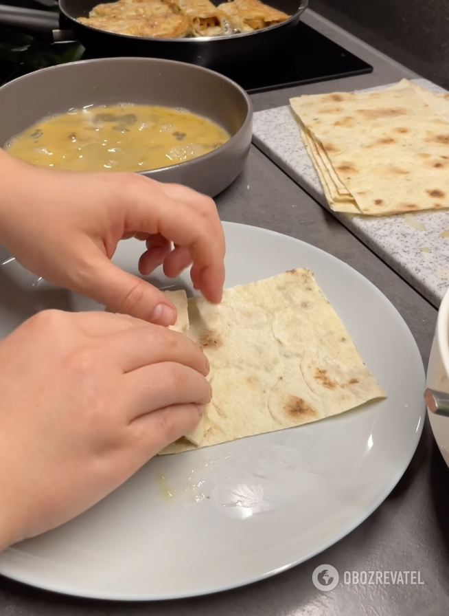 Pita bread for the dish