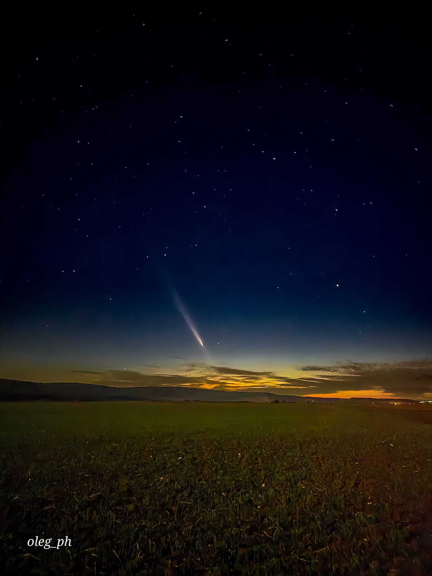 It flies by once every 80 thousand years. 10 brightest photos of Comet ATLAS, which was seen even in Ukraine