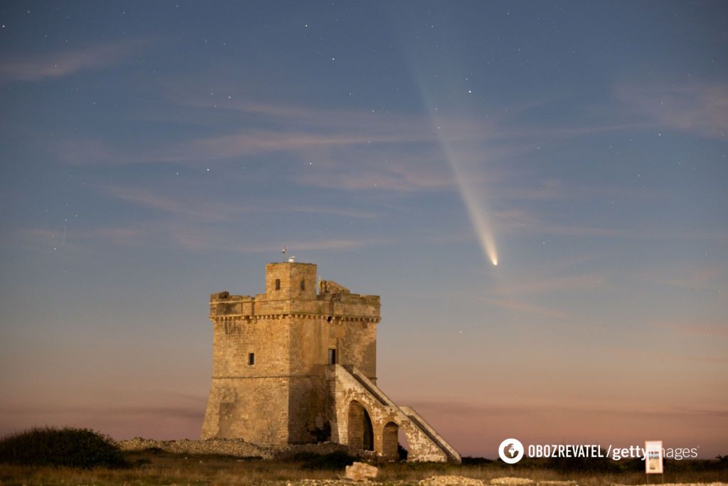 It flies by once every 80 thousand years. 10 brightest photos of Comet ATLAS, which was seen even in Ukraine