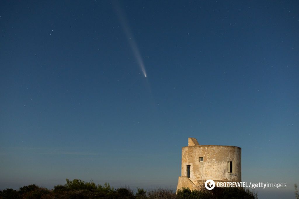 It flies by once every 80 thousand years. 10 brightest photos of Comet ATLAS, which was seen even in Ukraine