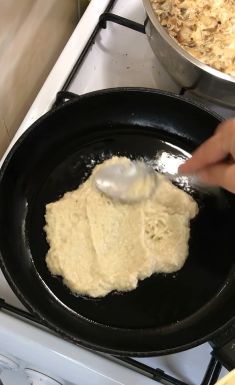 Potato pancakes in a new way: how to make the dish more satisfying to serve for lunch