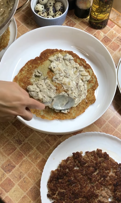 Potato pancakes in a new way: how to make the dish more satisfying to serve for lunch