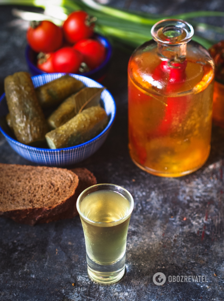 Vodka with chili pepper and honey: how to make a delicious drink