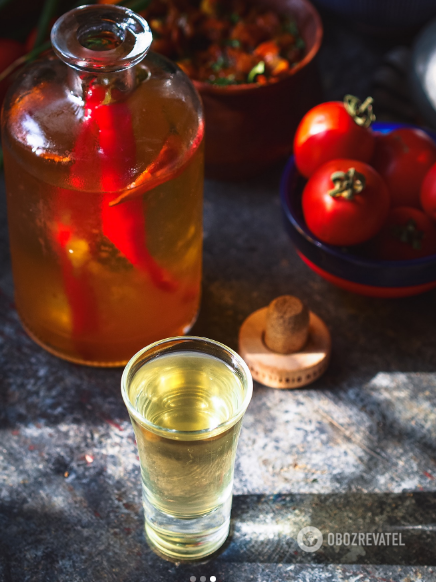 Vodka with chili pepper and honey: how to make a delicious drink