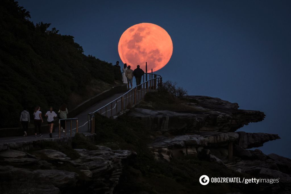 The brightest full moon of 2024 photos of Hunter's Supermoon from