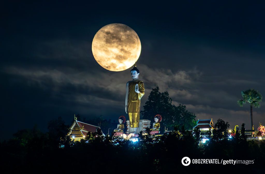 The brightest full moon of 2024: photos of Hunter's Supermoon from around the world