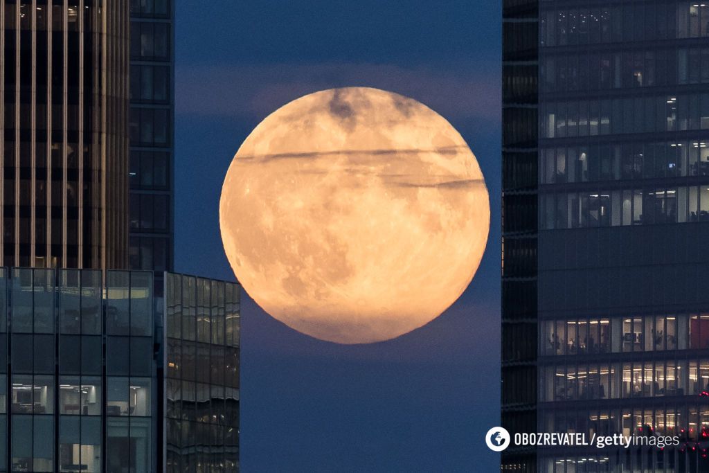 The brightest full moon of 2024 photos of Hunter's Supermoon from