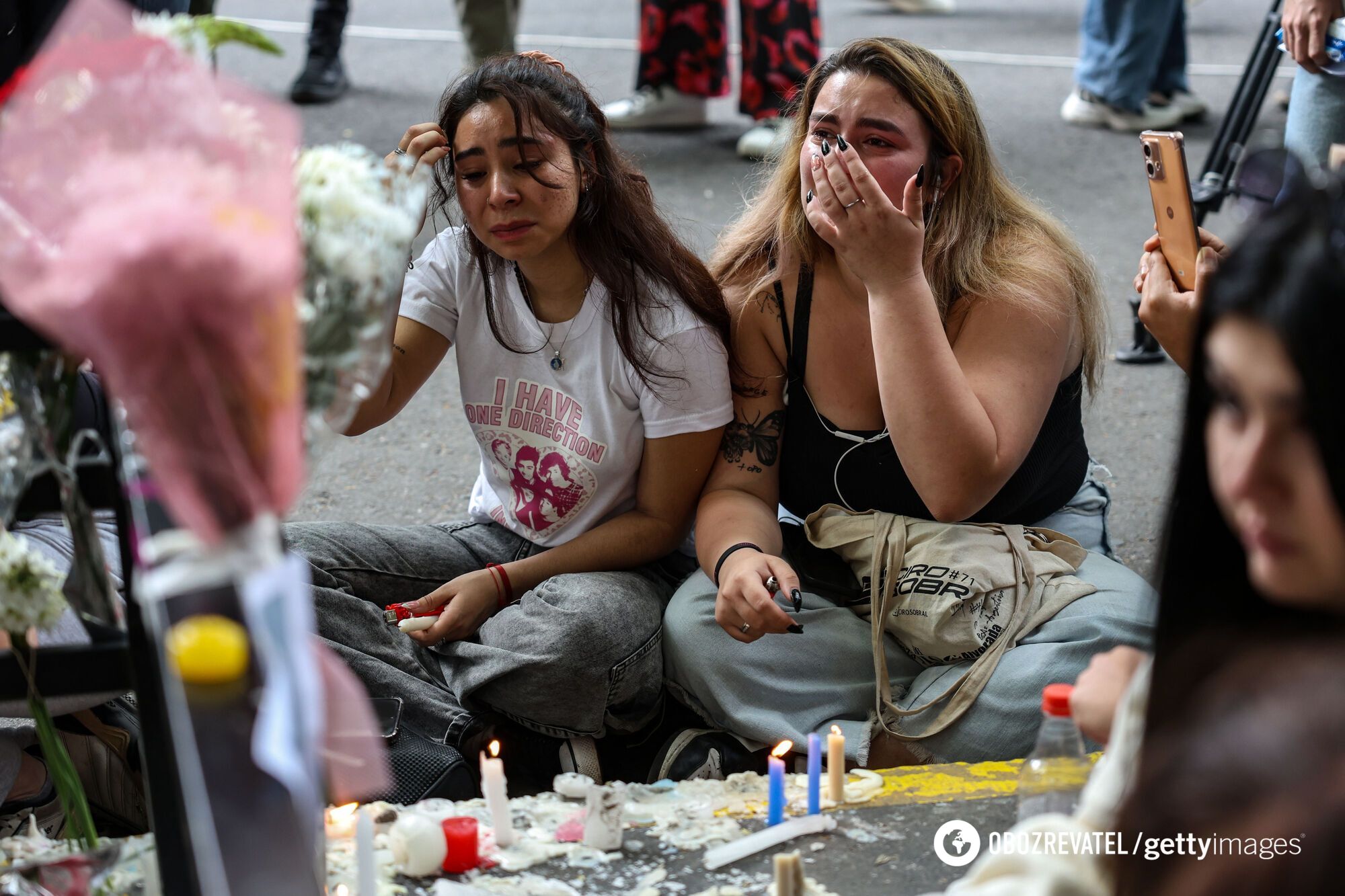 Fans were crying their eyes out near the building: One Direction members pay tribute to Liam Payne, who fell out of a hotel window. Photo