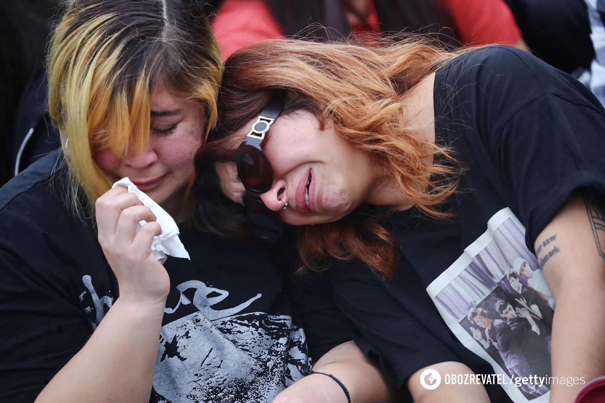 Fans were crying their eyes out near the building: One Direction members pay tribute to Liam Payne, who fell out of a hotel window. Photo