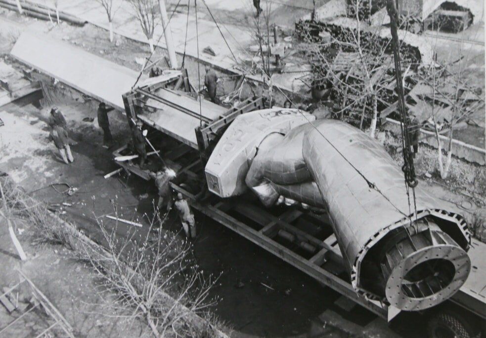 Some parts of the sculpture were transported at night: how Kyiv's Motherland monument was made. Photo