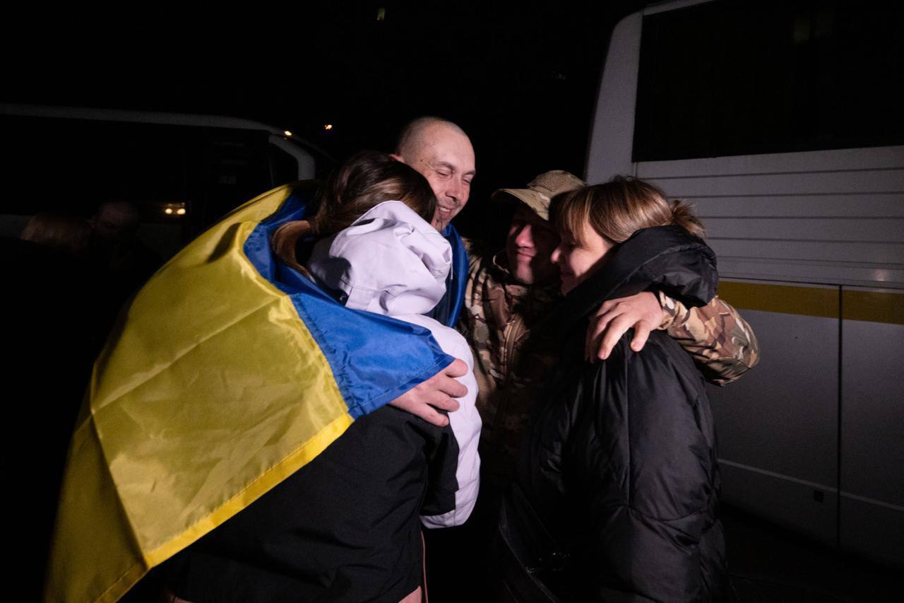 95 of our people are home again: Azov soldiers and human rights defender Butkevych released from Russian captivity. Photo and video