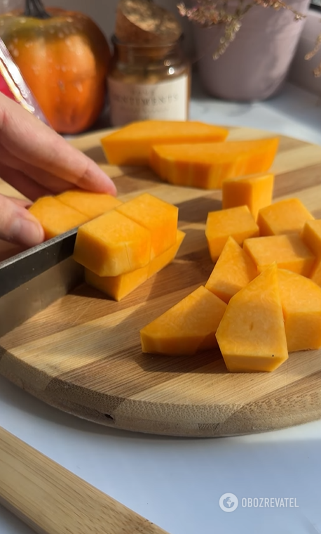 What a delicious autumn salad to make from pumpkin: a very light and nutritious dish