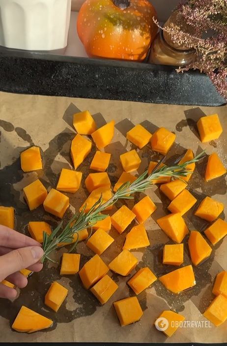 What a delicious autumn salad to make from pumpkin: a very light and nutritious dish