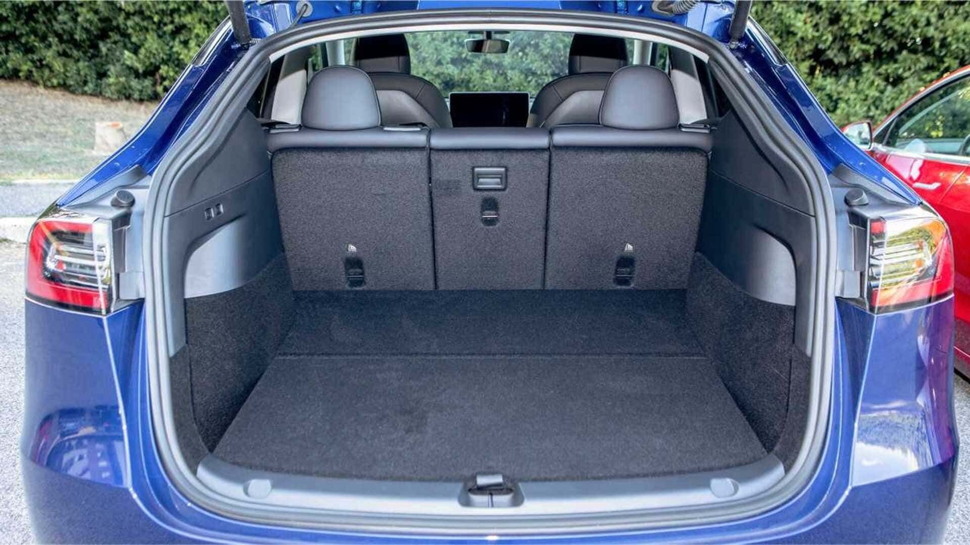 Which cars have the biggest trunk: the best options in different segments