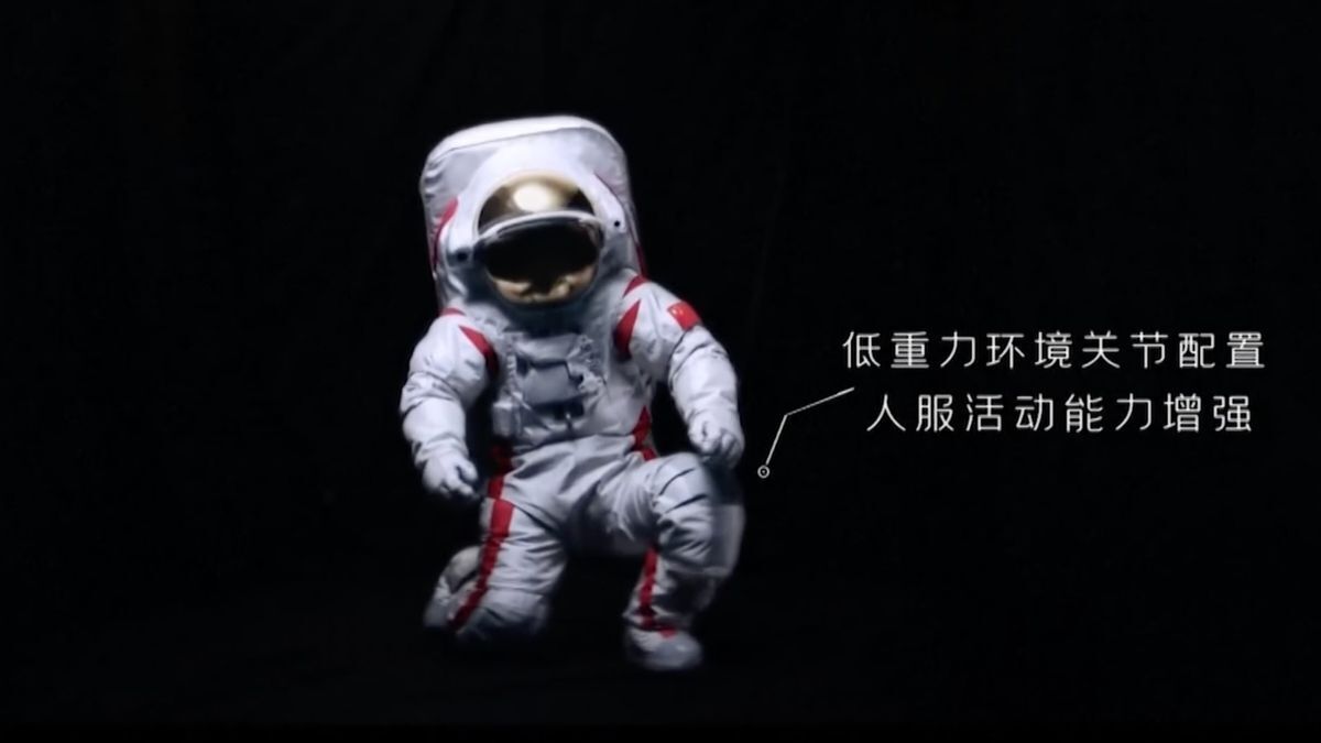 Like real armor: China has unveiled a spacesuit for the moon landing. Photos and videos