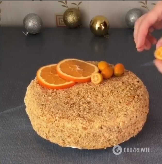 Decorating a cake with seasonal fruits