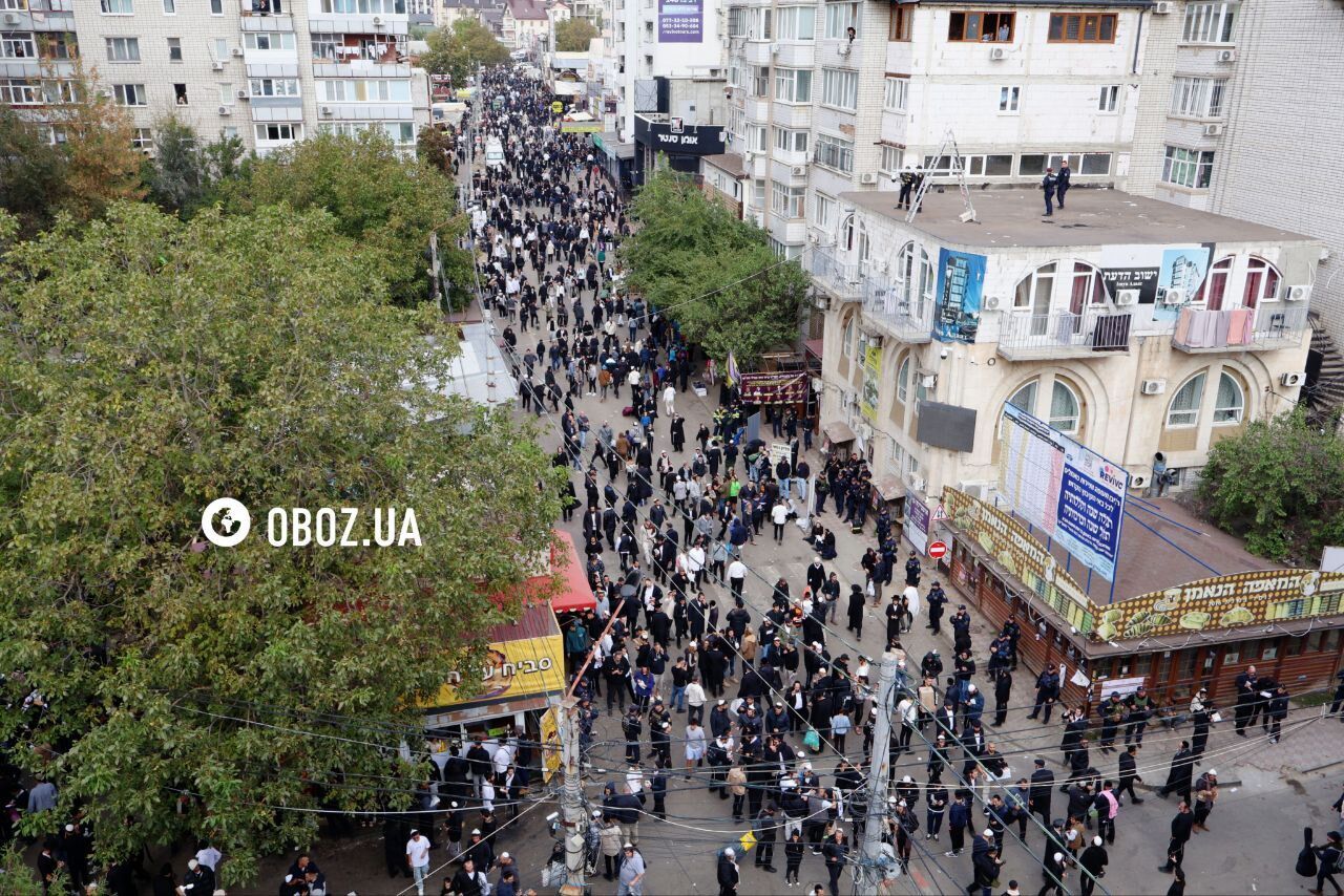 Thousands of people gathered at the grave of Rabbi Nachman: Hasidim in Uman are preparing for the first prayer. Photos and video