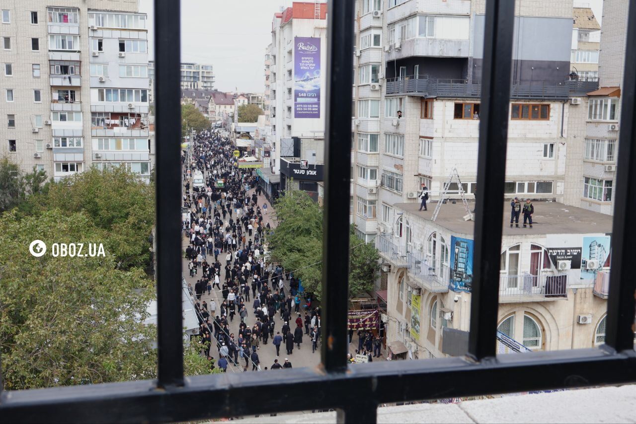 Thousands of people gathered at the grave of Rabbi Nachman: Hasidim in Uman are preparing for the first prayer. Photos and video