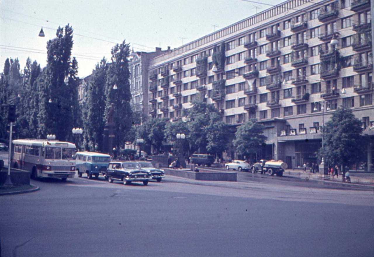 Places that are hard not to recognize: the network showed how the center of Kyiv looked like in the 1970s. Archival photos