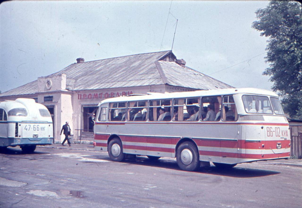 Places that are hard not to recognize: the network showed how the center of Kyiv looked like in the 1970s. Archival photos