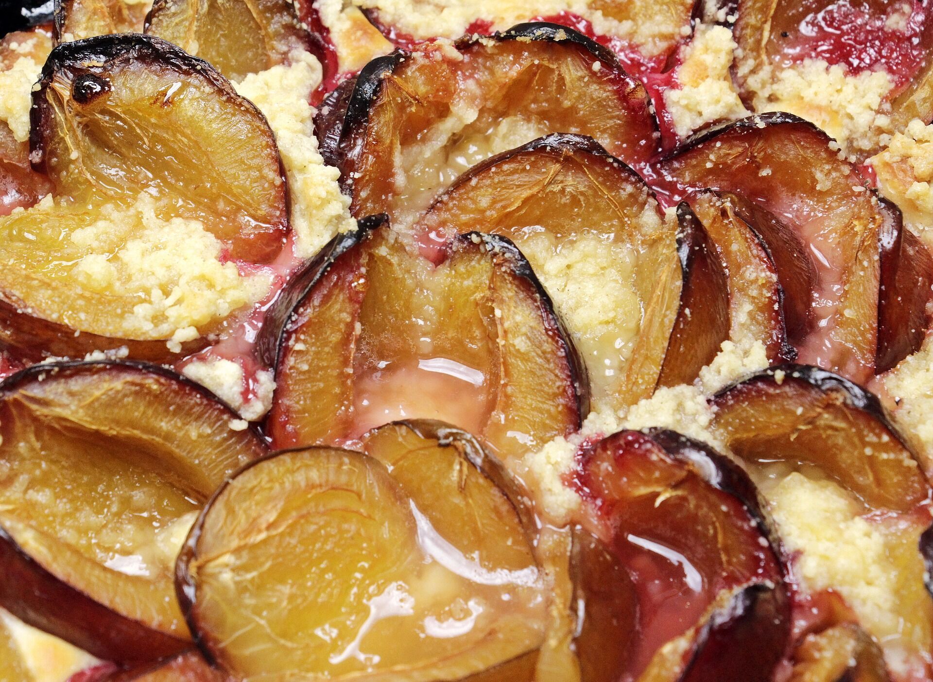 Pie with pears and plums