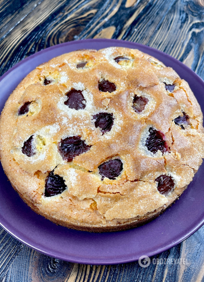 The simplest but delicious plum pie: what to add to the dough to make it melt in your mouth