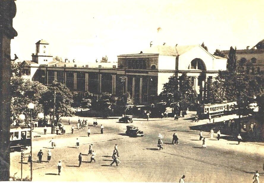 What Khreshchatyk looked like before the Soviets blew it up during World War II: historical photos