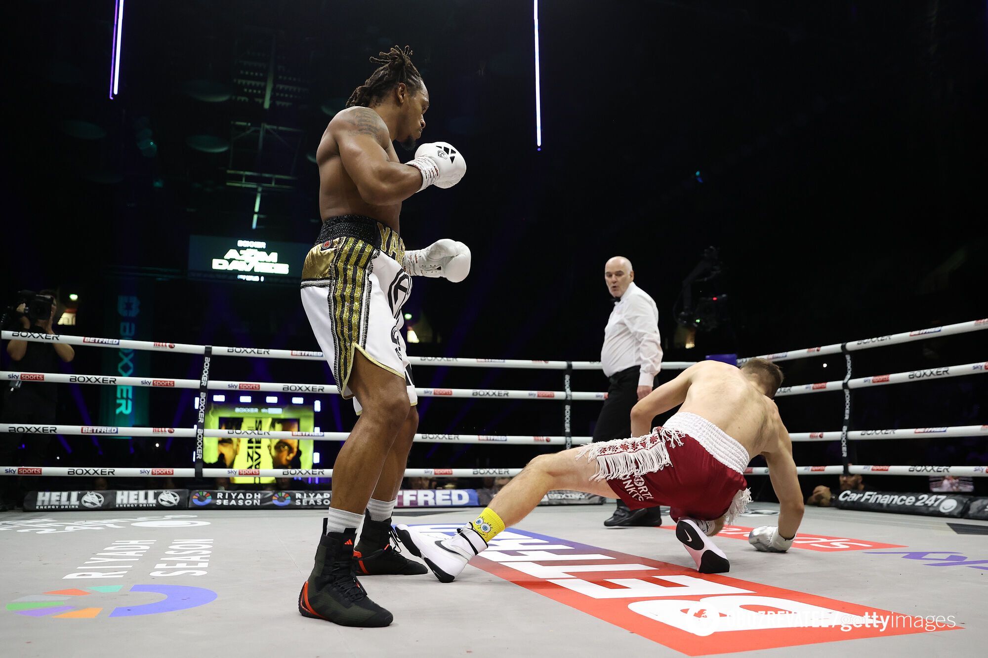 The famous British boxer knocked out his opponent with the first punch in the 10th second of the fight. Video