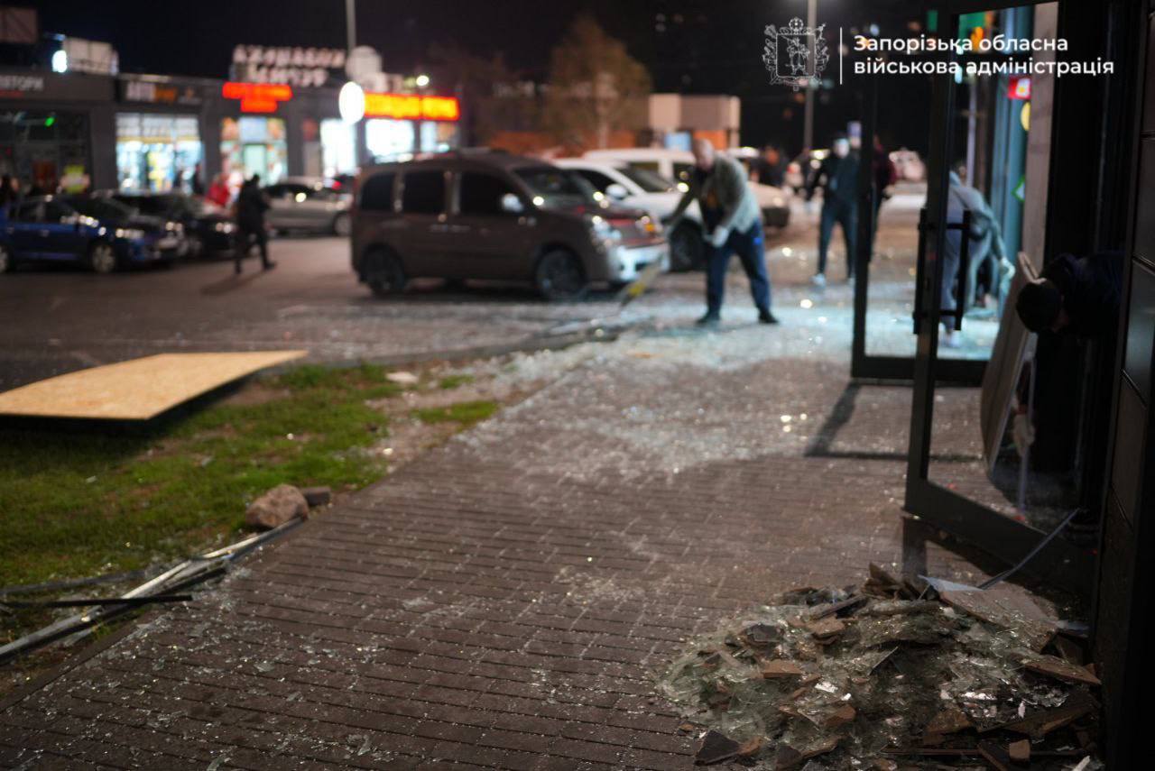 Russia targets the center of Zaporizhzhia with guided bombs: buildings damaged, children among the wounded. Photo