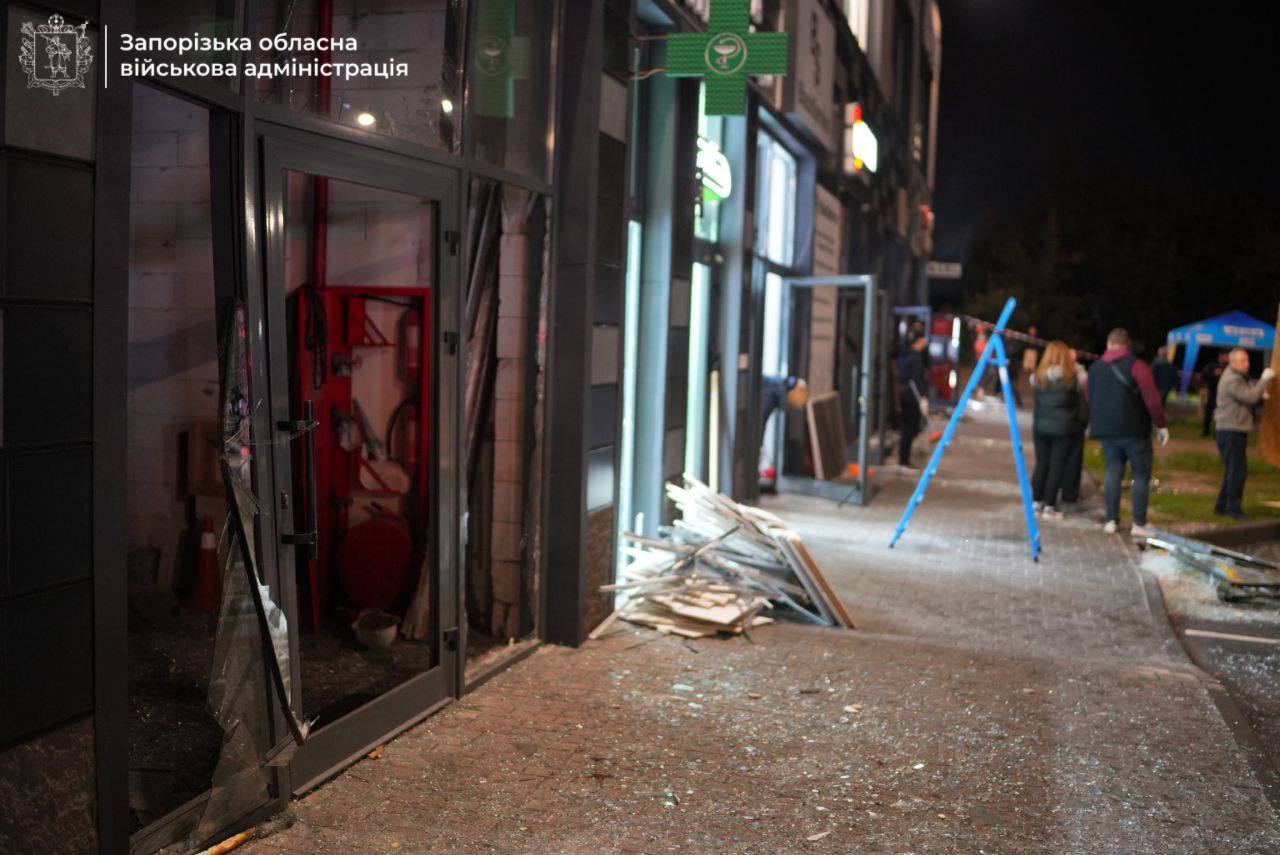 Russia targets the center of Zaporizhzhia with guided bombs: buildings damaged, children among the wounded. Photo