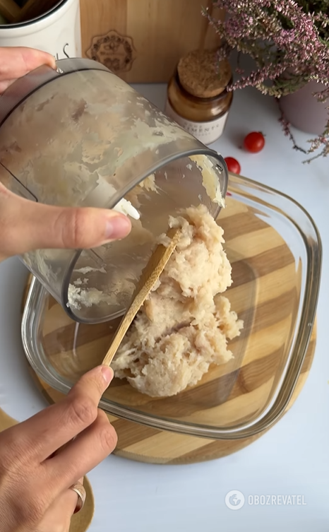 Juicy chicken cutlets without bread: how to replace the usual ingredient to make it tastier