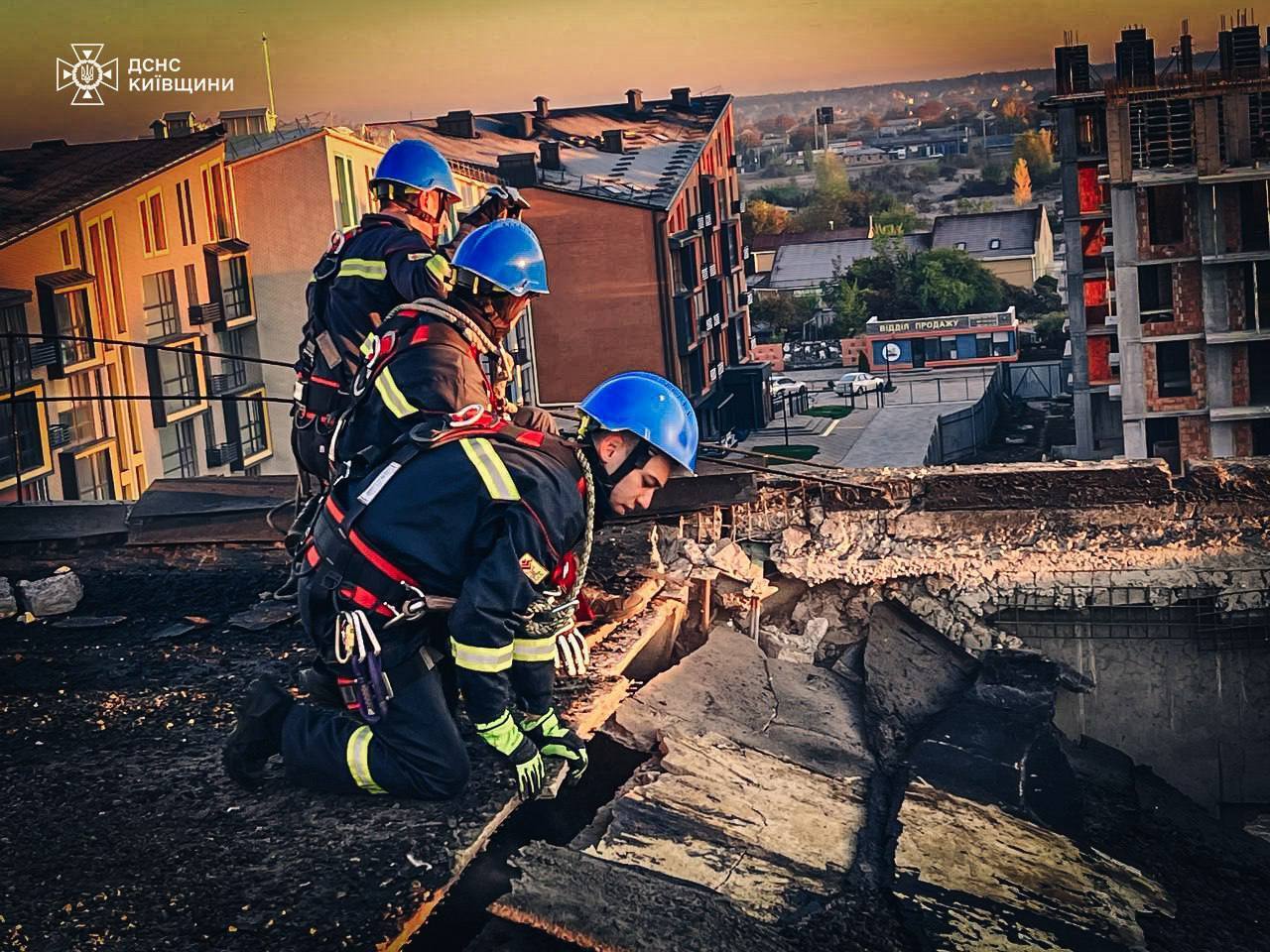 Damaged houses and several fires: KRMA told about the consequences of the Russian attack on Kyiv region. Photos and videos