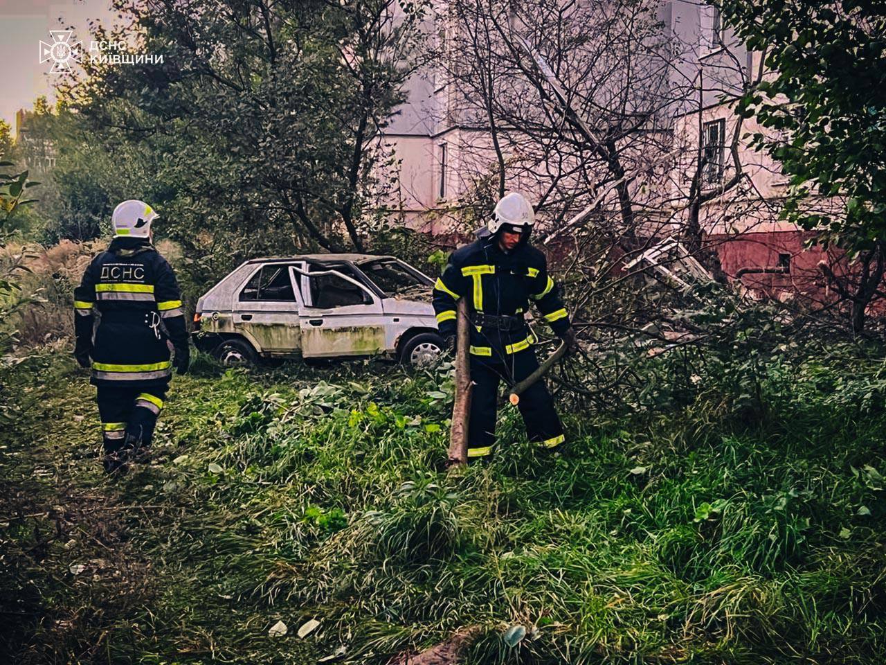 Damaged houses and several fires: KRMA told about the consequences of the Russian attack on Kyiv region. Photos and videos