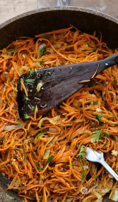 Pickled eggplant with carrots and garlic: cooked without vinegar