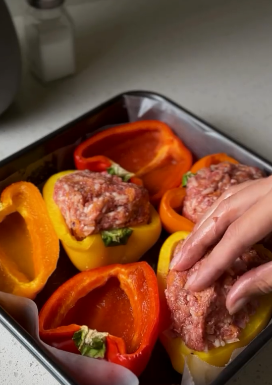 Juicy peppers stuffed with meat: how to cook deliciously