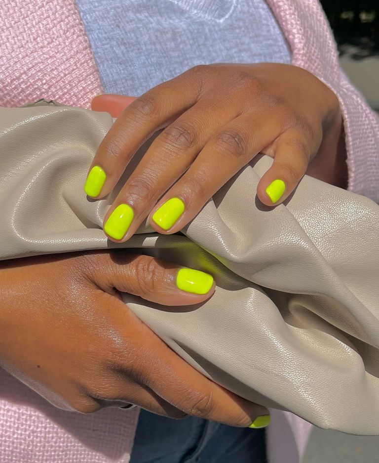 An unpopular manicure color has become an unexpected trend of the fall: 5 best designs with yellow varnish