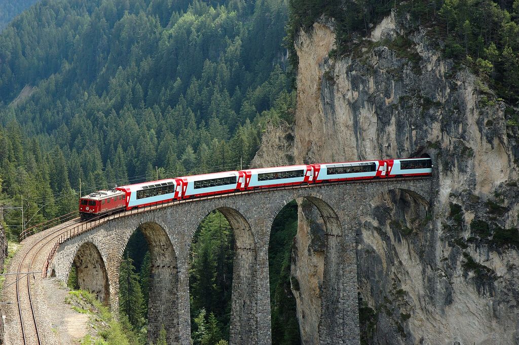 Glacier Express: what makes one of the most beautiful railway routes in Europe special