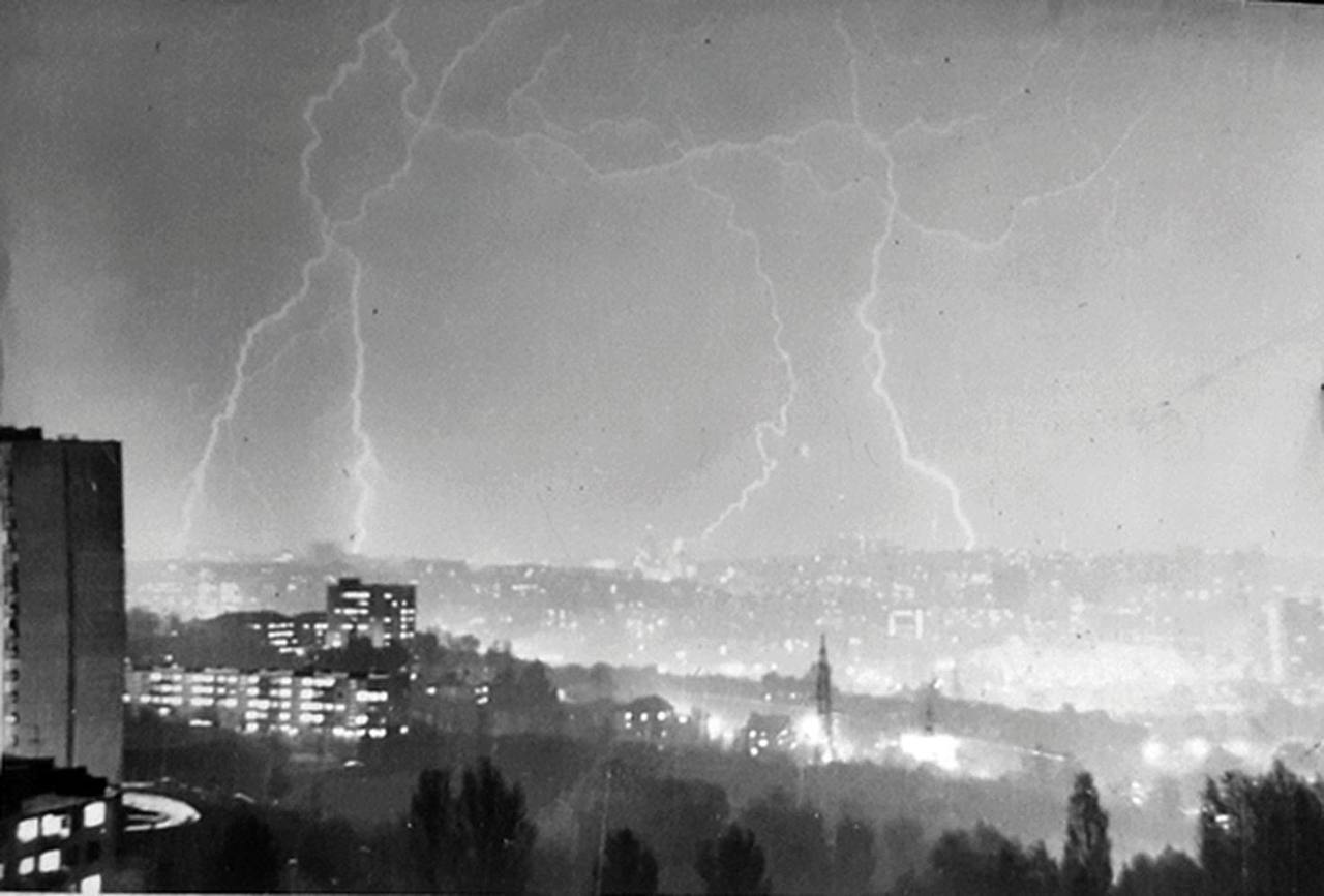 A night thunderstorm in Kyiv in 1976 was shown online. An impressive photo