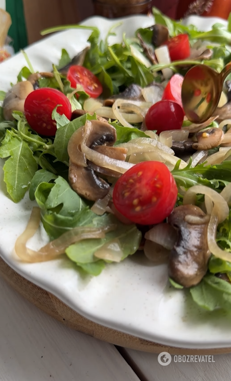 Exquisite Palermo salad with mushrooms and jamon: a perfect autumn dish for a festive table