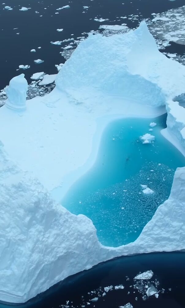 A Ukrainian polar explorer filmed an iceberg with its own pool from a drone. Video