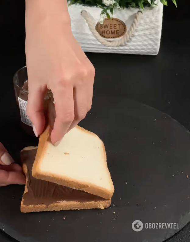 Toasts with Nutella.